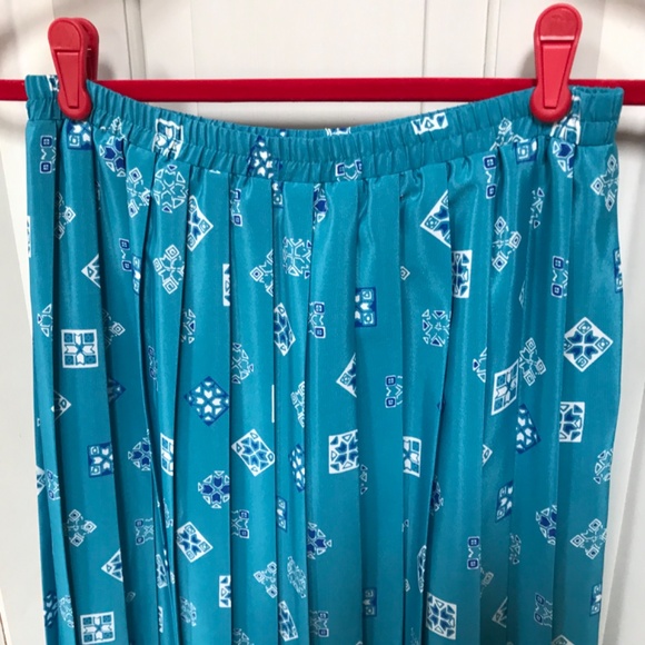 Leslie Fay Vintage Blue Bandana Print Pleated Skirt - Picture 10 of 15